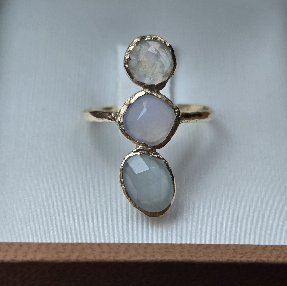 MISA 14k Gold Three Stone Ring - Picture 2 of 6